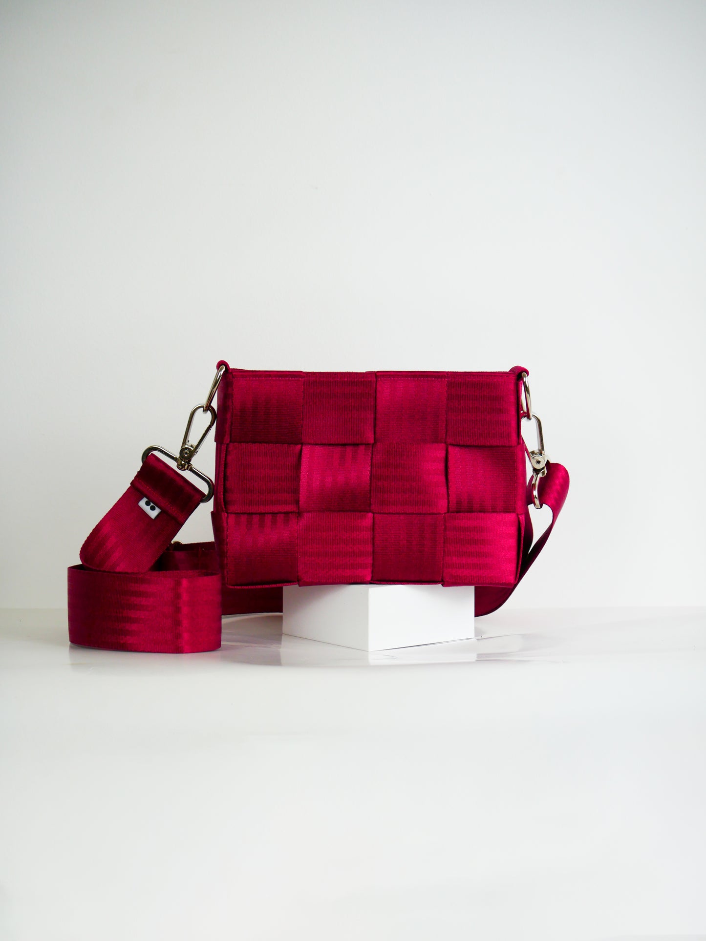 Torebka pleciona z pasów samochodowych | BORDO